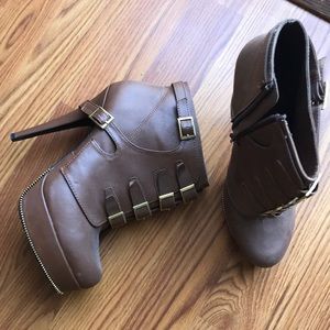 Shoedazzle booties